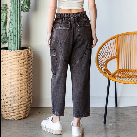 *NWOT* Oli & Hali Charcoal Cropped Cargo Jeans Sz Large - Picture 2 of 4